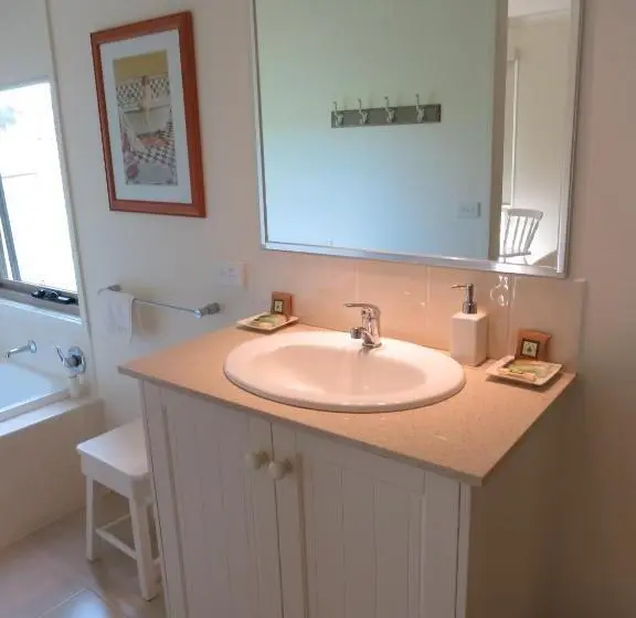 デラックスルーム, Little Lake Cottage