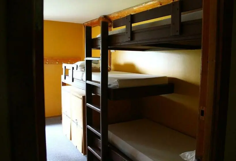 ルームシェアのワンベッド, Hi Nordegg   Hostel