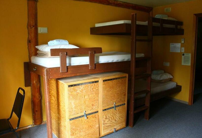 ルームシェアのワンベッド, Hi Nordegg Hostel