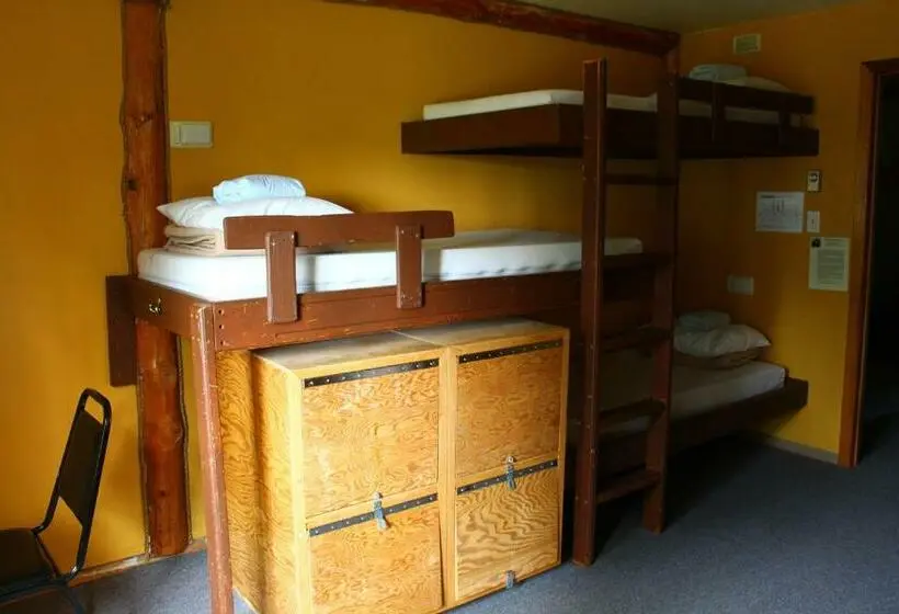 ルームシェアのワンベッド, Hi Nordegg   Hostel