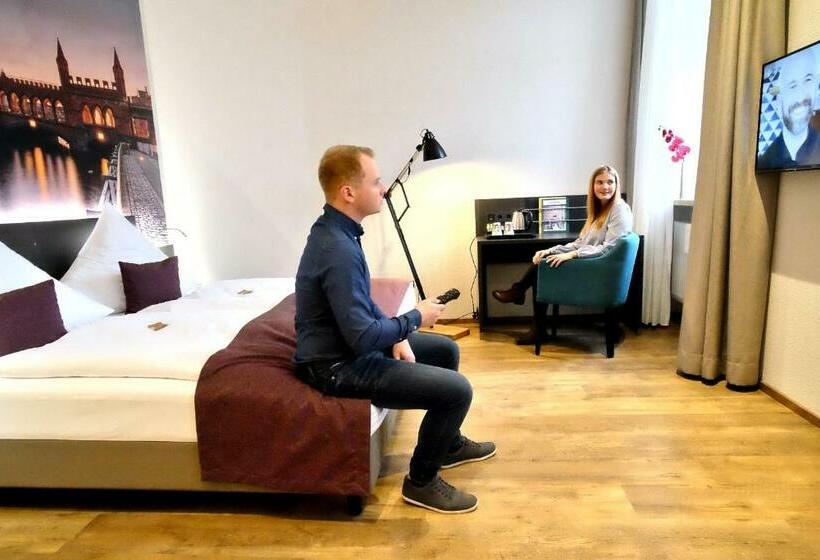 חדר סטנדרט מותאם לאדם עם מוגבלויות, Bahnhof Erzingen, Hotel, Coffee & More