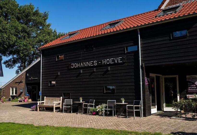 דירת שלושה חדרים, De Johanneshoeve