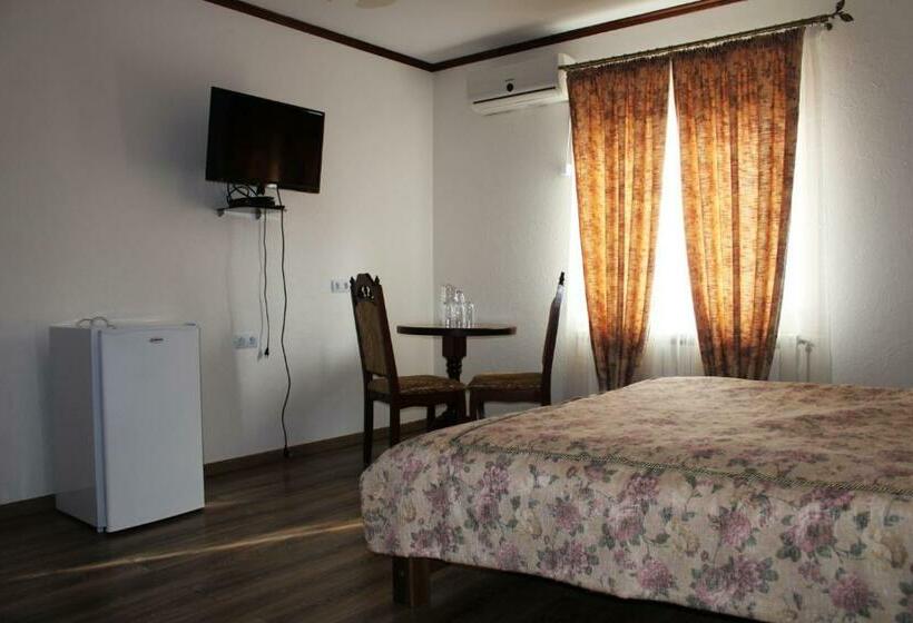 スイート, Gostyniy Dvir Synevir