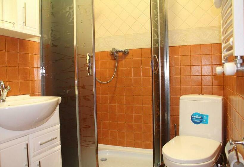 スイート, Gostyniy Dvir Synevir