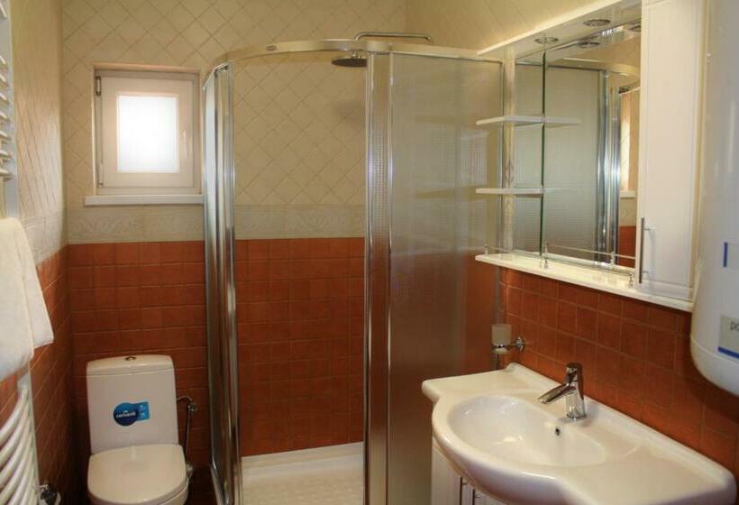 スイート, Gostyniy Dvir Synevir