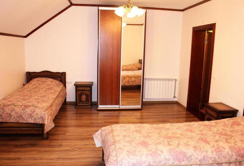 スーペリアトリプルルーム, Gostyniy Dvir Synevir