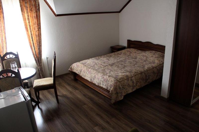 エコノミールーム, Gostyniy Dvir Synevir