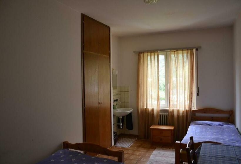 غرفة قياسية حمام مشترك, Ristorante Bironico