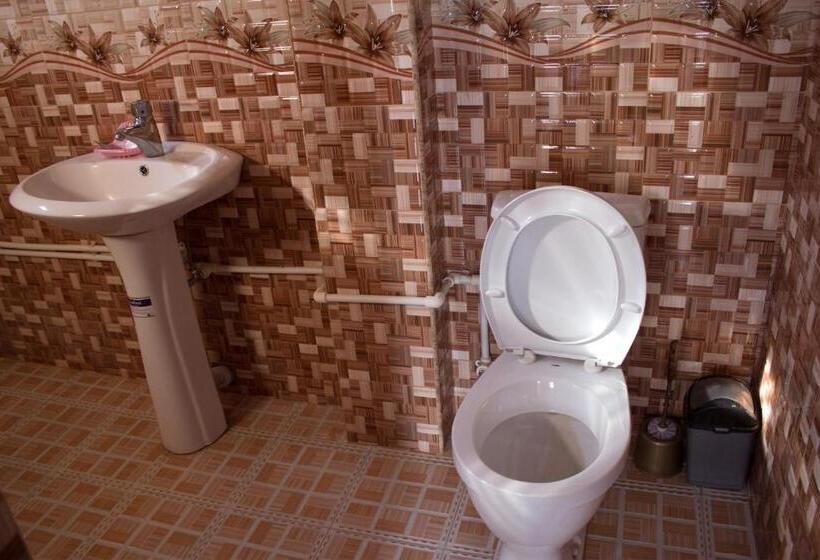 이코노미 룸, Tatev Shinuhayr