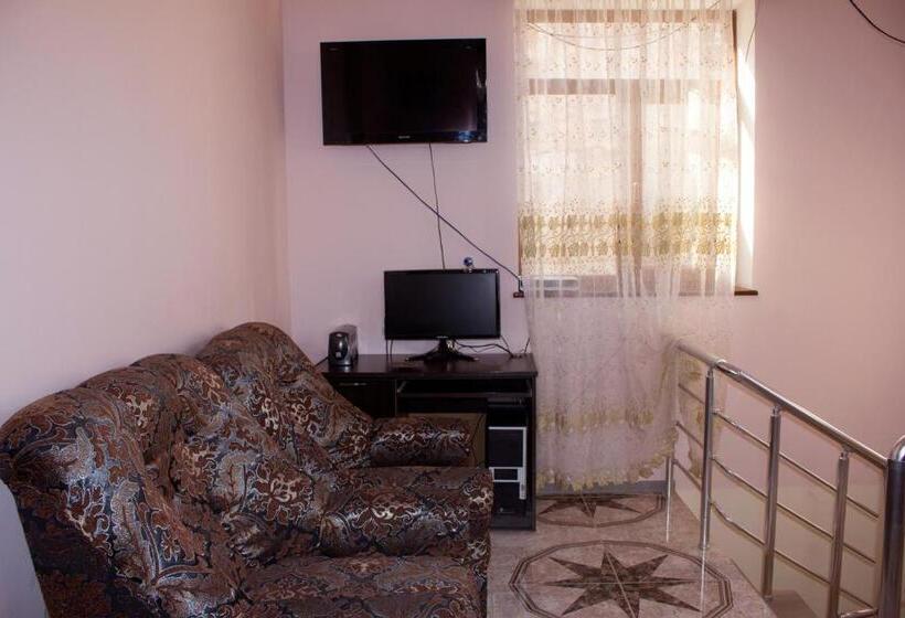 Quarto Deluxe com Balcão, Tatev Shinuhayr