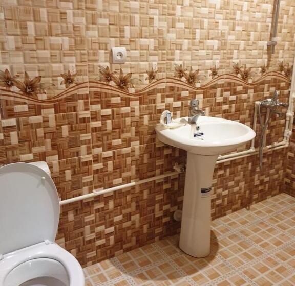 Quarto Triplo Economy, Tatev Shinuhayr