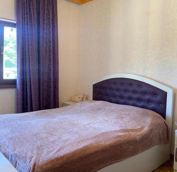 클래식 4인 룸, Tatev Shinuhayr