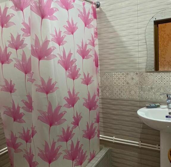 클래식 4인 룸, Tatev Shinuhayr