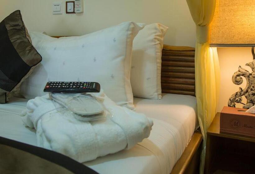 סוויטה אקזקיוטיב, Maaha Beach Resort