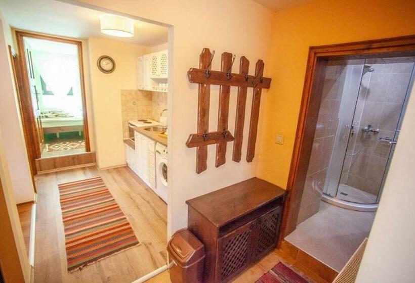 Suíte Vista Montanha, Kutsinska House