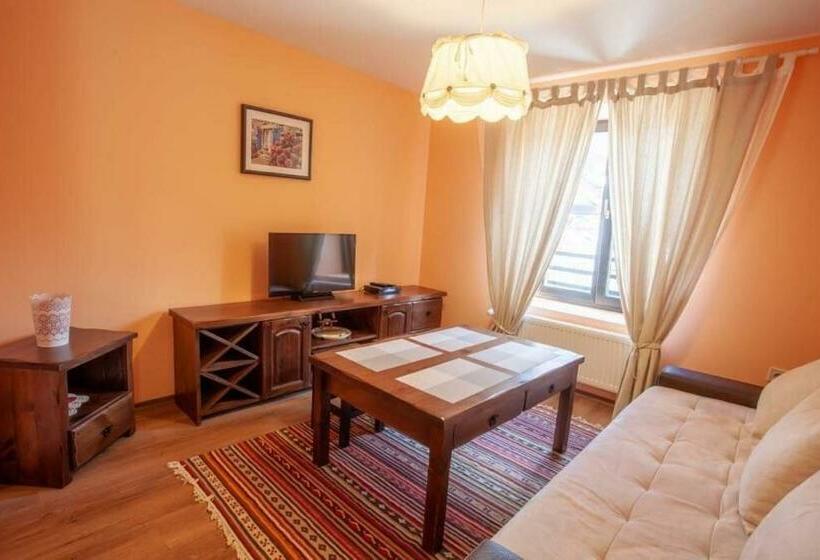 Suíte Vista Montanha, Kutsinska House