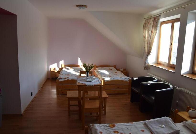 Четырехместный Номер Стандарт, Penzión Vínny Dom