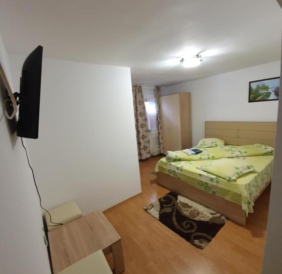 חדר סטנדרט לארבעה, Pensiune Agroturistică Casa Alex