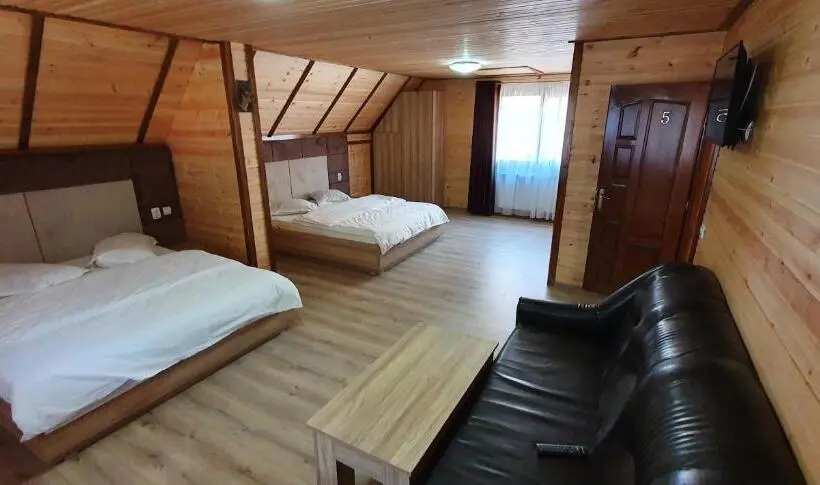 スタンダード4人部屋, Pensiune Agroturistică Casa Alex