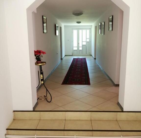 标准间, Pensiunea Bobu