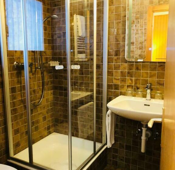 غرفة عائلية, Qi Lin Hotel Restaurant