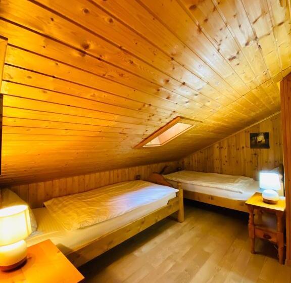 غرفة عائلية مطلّة علي الجبل, Qi Lin Hotel Restaurant