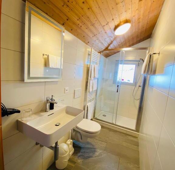 غرفة عائلية مطلّة علي الجبل, Qi Lin Hotel Restaurant