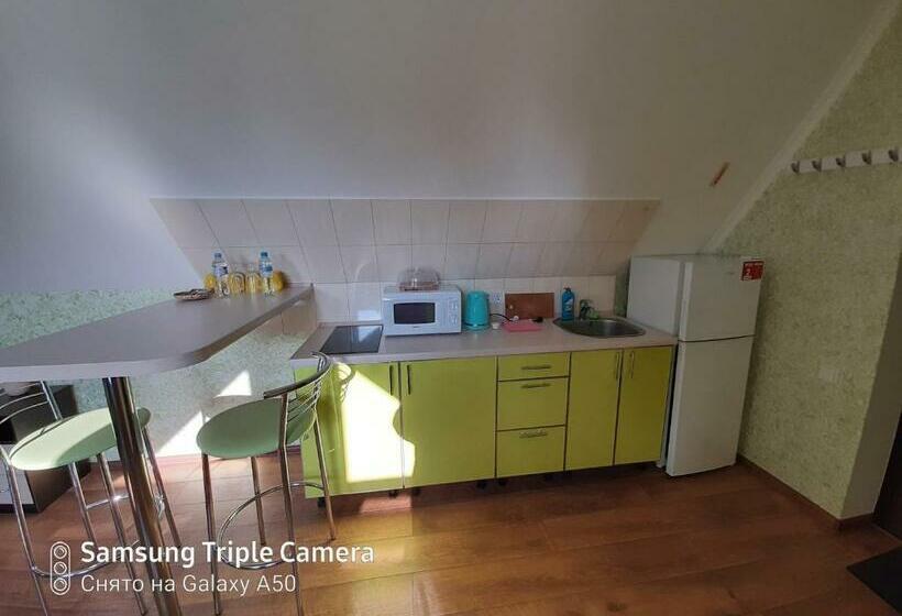 سوییت جونیور, Rand