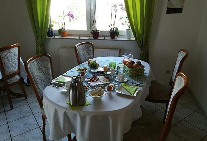 חדר בסיסי, Weinbau & Pension 8zeilen