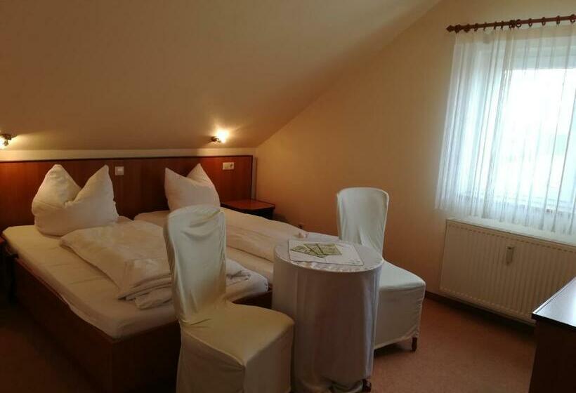 חדר בסיסי, Weinbau & Pension 8zeilen