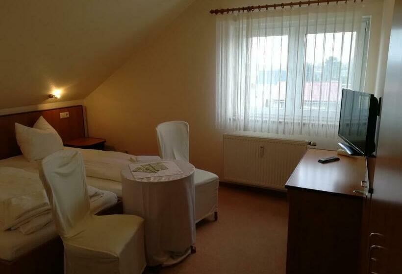 חדר בסיסי, Weinbau & Pension 8zeilen