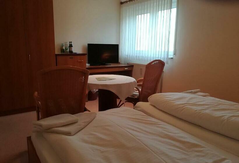 חדר בסיסי, Weinbau & Pension 8zeilen