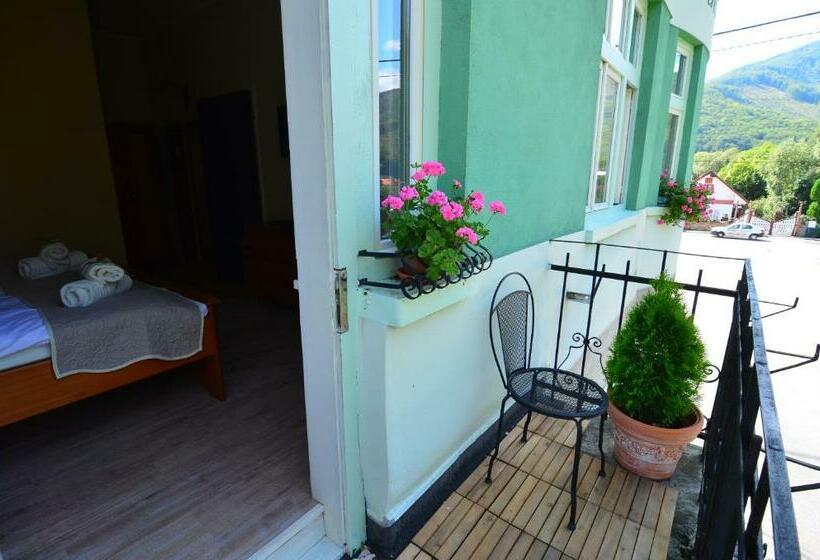 غرفة قياسية مزوَّدة بشُرفة, Baronka Bed & Breakfast & Bistrot