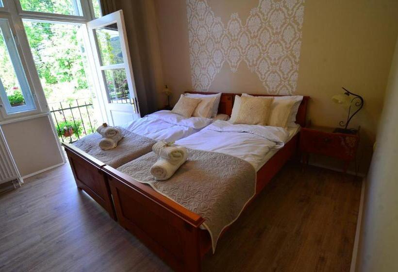 غرفة قياسية مزوَّدة بشُرفة, Baronka Bed & Breakfast & Bistrot