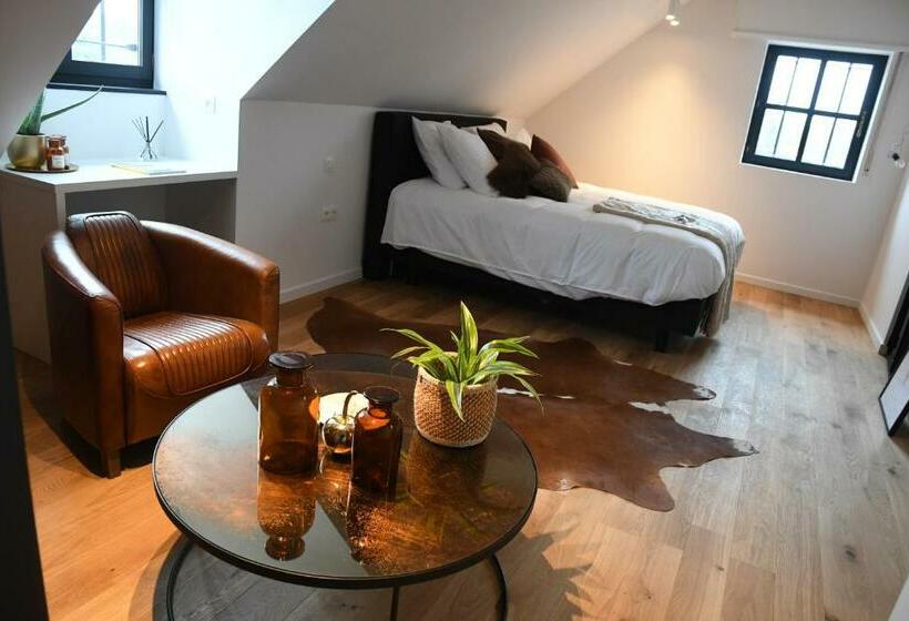 スーペリアールーム, Ask Lily