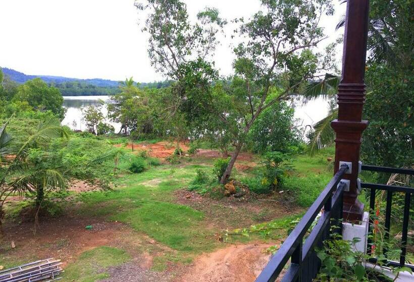 חדר דלוקס, Lake Villa