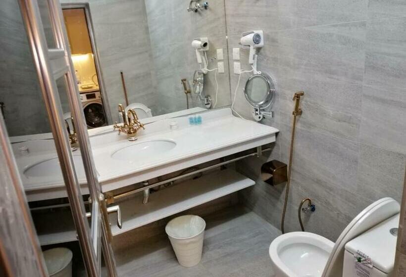 Deluxe Zimmer, شاليهات العرسان بمسبح وبدون مسبح بمحايل عسير ترقش