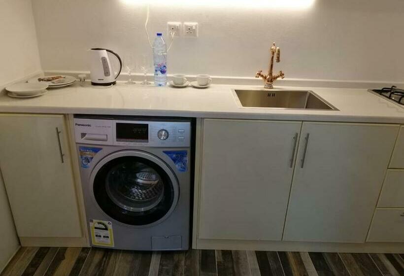 Deluxe Zimmer, شاليهات العرسان بمسبح وبدون مسبح بمحايل عسير ترقش