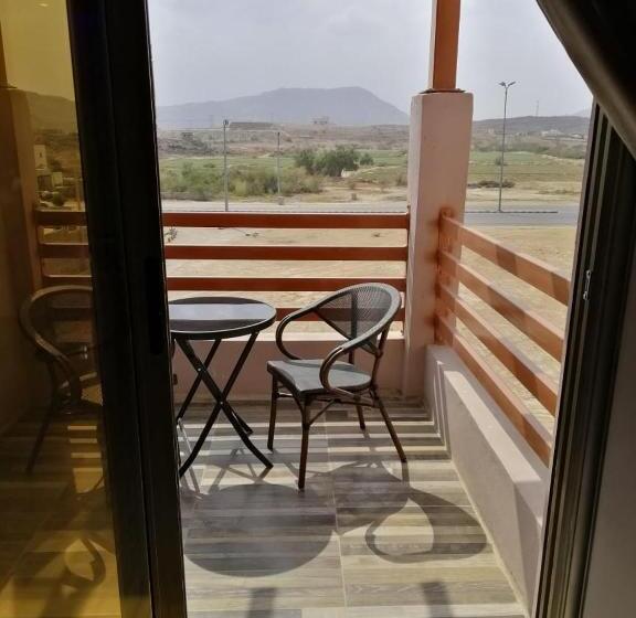 Deluxe Zimmer mit Balkon, شاليهات العرسان بمسبح وبدون مسبح بمحايل عسير ترقش