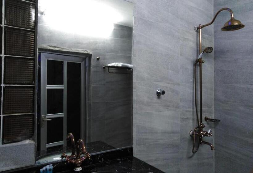 Chalet, شاليهات العرسان بمسبح وبدون مسبح بمحايل عسير ترقش