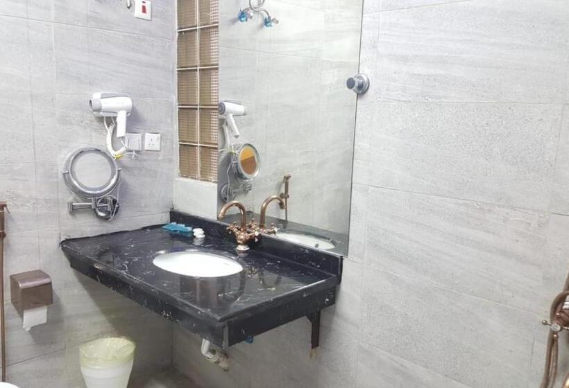 Chalet, شاليهات العرسان بمسبح وبدون مسبح بمحايل عسير ترقش