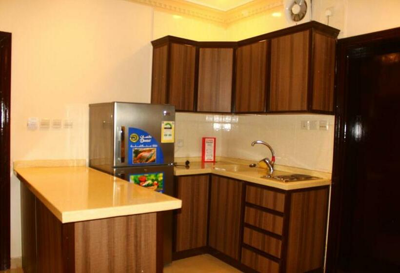 דירת שני חדרים, Marina