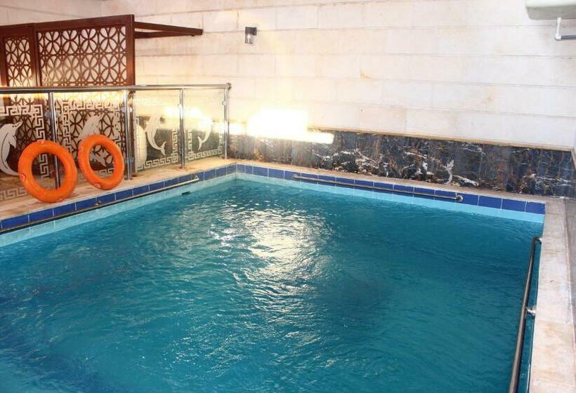 בקתת חדר, Marina