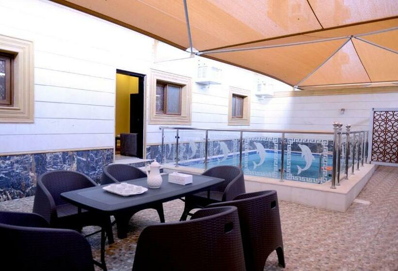 בקתת חדר, Marina