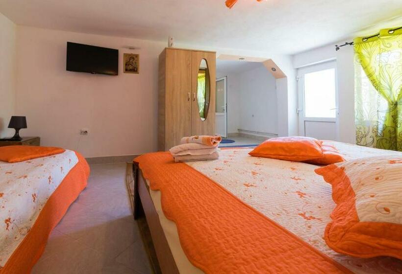 Номер Стандарт Трехместный, Casa De Vacanta Marya