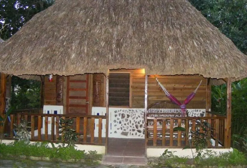 اتاق استاندارد سه نفره, Cohune Palms River Cabanas