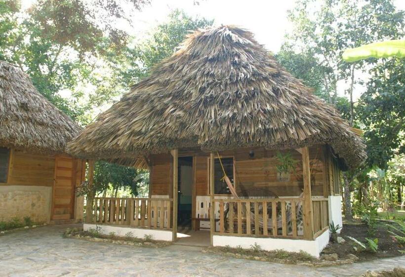 标准三人间, Cohune Palms River Cabanas