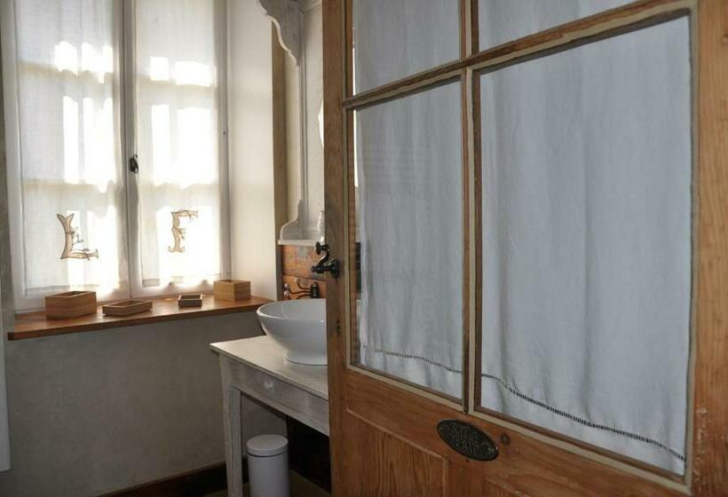 غرفة قياسية مطلّة علي الحديقة, B&b La Cerisaie