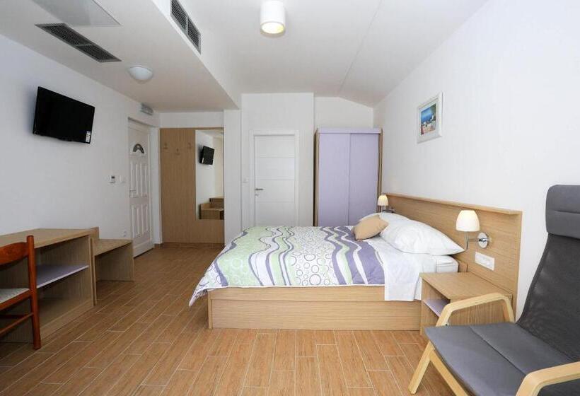 חדר סטנדרט נוף לים עם מרפסת, Pension Augustino