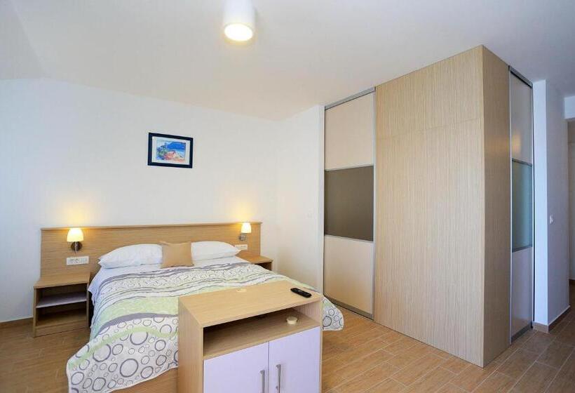 חדר משפחתי נוף לים, Pension Augustino